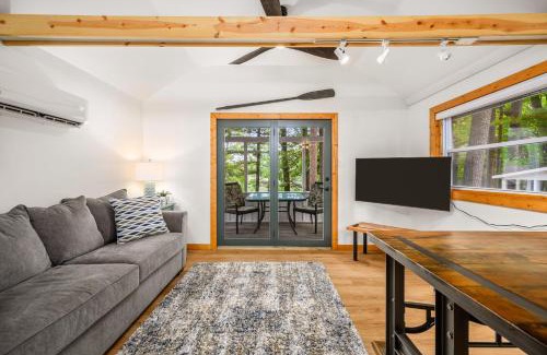 Mayfield Maison | Lakeview Cottage with Pontoon Rentals