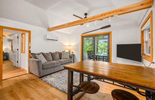 Mayfield Maison | Lakeview Cottage with Pontoon Rentals