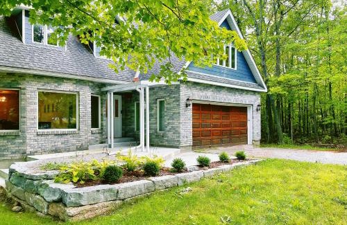 Bobcaygeon Maison | Lakeview Cottage with Private Jacuzzi