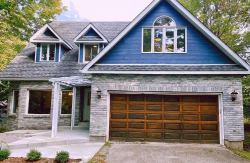 Bobcaygeon Maison | Lakeview Cottage with Private Jacuzzi