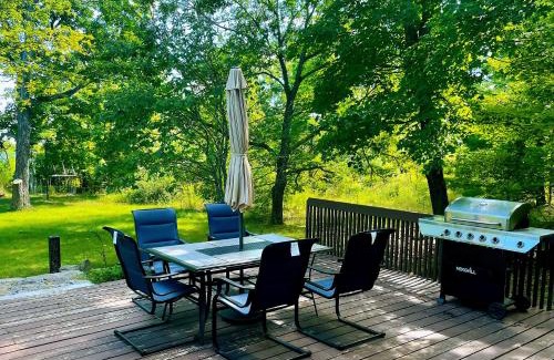 Bobcaygeon Maison | Lakeview Cottage with Private Jacuzzi