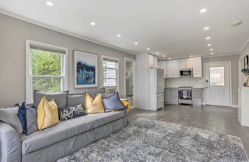 Hopatcong Maison | Lakeview Cozy Home - 2-Bedroom Cottage in Hopatcong, NJ