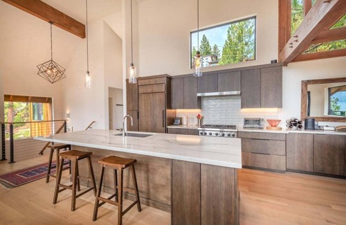 Lake Forest Maison | Vues imprenables sur le lac à Dollar Point avec HOA
