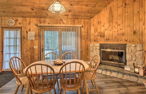 Eidelweiss Village Maison | Lakeview Forest Cabin with Deck Less Than half Mile to Beach!