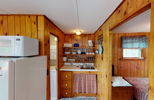 Weirs Beach Maison | Lakeview House & Cottages