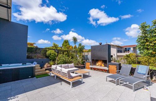 Hilltop Maison | Lakeview Lookout