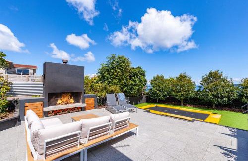 Hilltop Maison | Lakeview Lookout