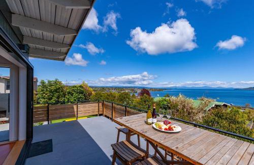 Hilltop Maison | Lakeview Lookout