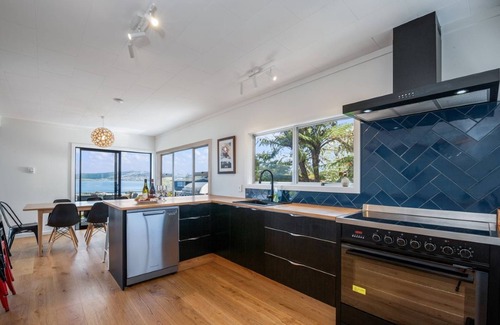 Hilltop Maison | Base: 6 Extra: $30 41 Kurupae Road