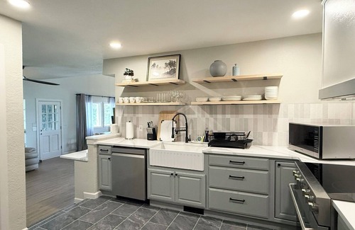 Warr Acres Maison | Lakeview Lounge Group-friendly Near Hefner LW