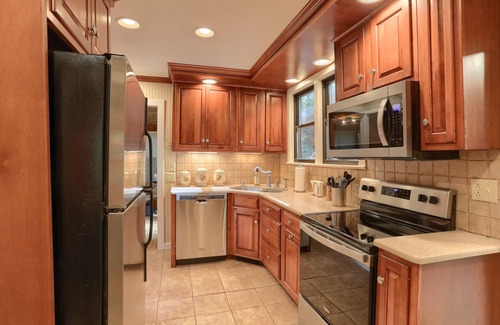 Timber Hills Cottage | Lakeview Luxury on Yale