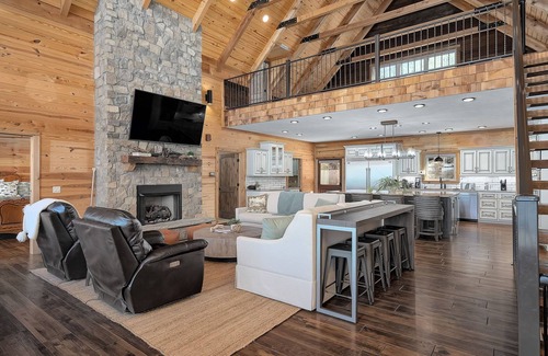 Arley Maison | 2025 DISCOUNT "LAKEVIEW": No Steps, HOT TUB, Boat/Swim Dock, Elevator