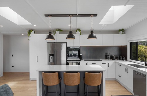 North Island Maison | Lakeview Oasis - Lake Whakamaru Retreat