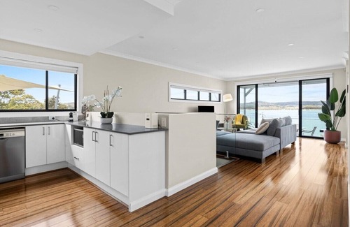 Speers Point Maison | Lakeview Oasis on The Esplanade