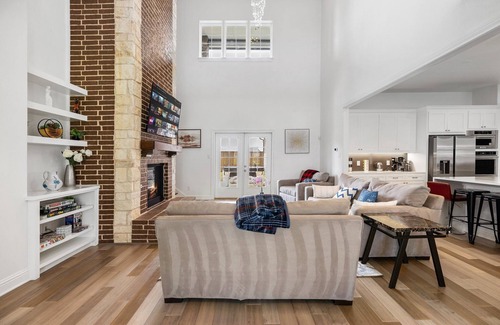 Lakewood Village Maison | Lakeview Oasis Home with Spa near Lake Lewisville