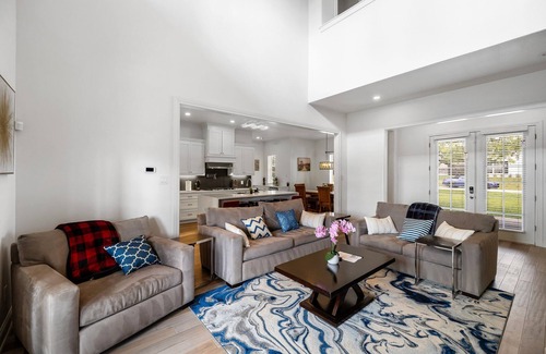 Lakewood Village Maison | Lakeview Oasis Home with Spa near Lake Lewisville