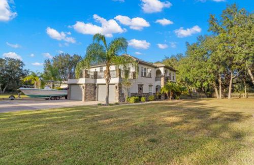 Port Richey Maison | Lakeview Retreat: Perfect for Events or just relax