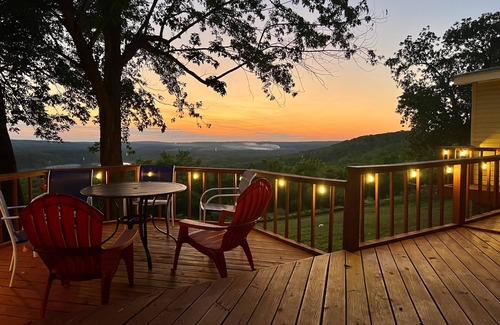 Pettit Cabine | Lakeview Sunset Oasis Retreat on Pettit Mt near Tahlequah, 4 min drive to lake