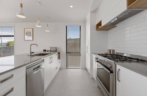 Taupo Maison | Lakeview Terrace - Taupo Holiday Home