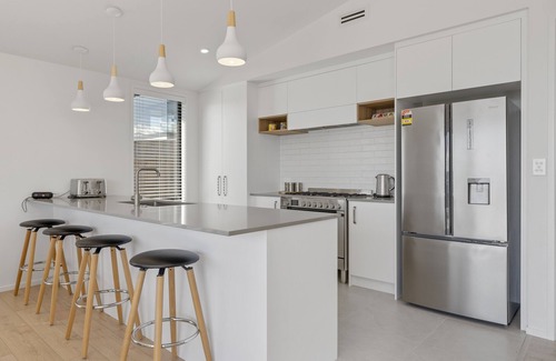 Taupo Maison | Lakeview Terrace - Taupo Holiday Home