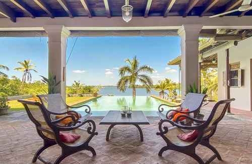 Kathaluwa Villa | Villa Lakeview, Villa de 4 chambres sur le lac Koggala. Superbes vues. Piscine privée. Chef.