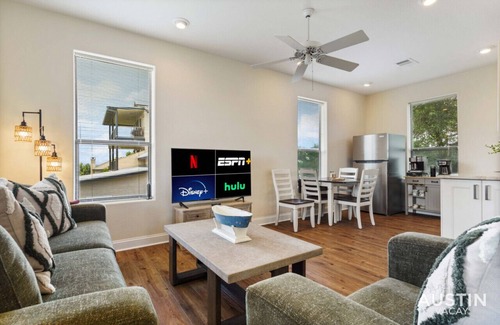 Hughes Park Lake Maison | Lakeway Hideaway! Beautiful Place by Lake Travis