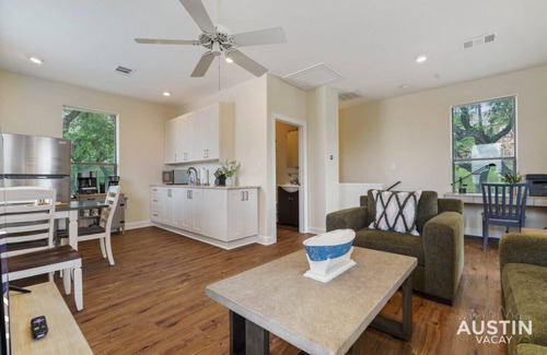 Hughes Park Lake Maison | Lakeway Hideaway! Beautiful Place by Lake Travis