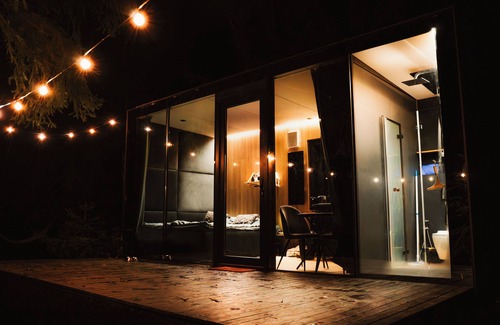 Hazlov Cabine | LakeWood. Hidden Mirror Retreat in wild Forest. Premium-designed cabin whit WiFi