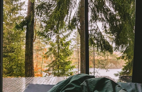 Hazlov Cabine | LakeWood. Hidden Mirror Retreat in wild Forest. Premium-designed cabin whit WiFi
