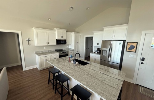 Florala Maison | Lakin’ It Easy- House on the Beautiful Lake Jackson in Florala, AL