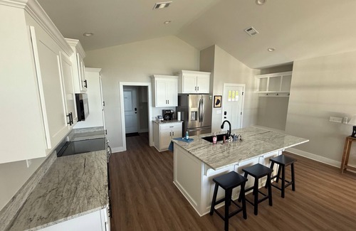 Florala Maison | Lakin’ It Easy- House on the Beautiful Lake Jackson in Florala, AL