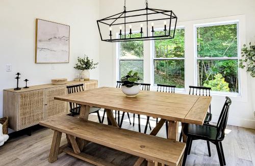 Maynardville Maison | Lakin' It Easy