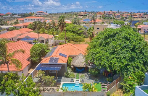 Malmok Maison | Lama y Solo Unique private room walking distance to the Beach