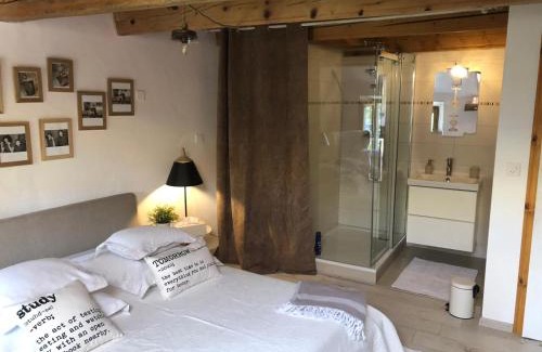Auvernier Lit Et Petit-Déjeuner | LaMaisonRouge chambre d'hôtes
