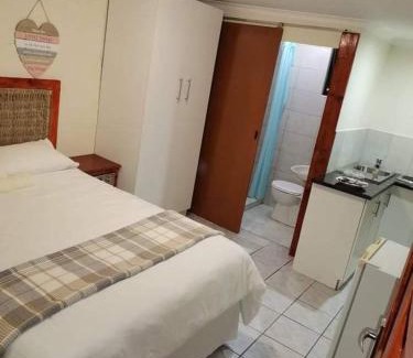 Krugersdorp Maison | LaMavuso Guesthouse
