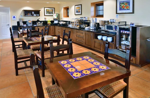 Rolando Village Hôtel | Lamplighter Inn & Suites at SDSU