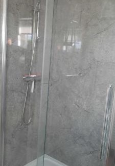 Larkhall Appartement | Lanarkshire Apartment- Views- Sleeps 4- Balcony