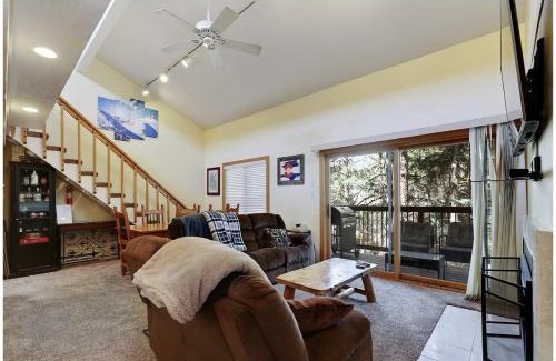 Warrior's Mark Maison | Lances West 2BDR and Loft Very Walkable