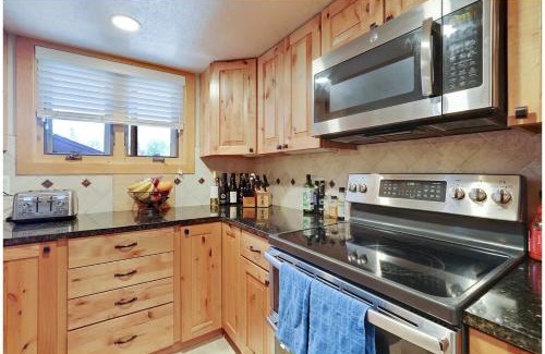 Warrior's Mark Maison | Lances West 2BDR and Loft Very Walkable