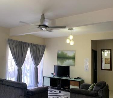 Kajang Maison | Landed 3BR near Bangi Wonderland - Wi-Fi, Netflix