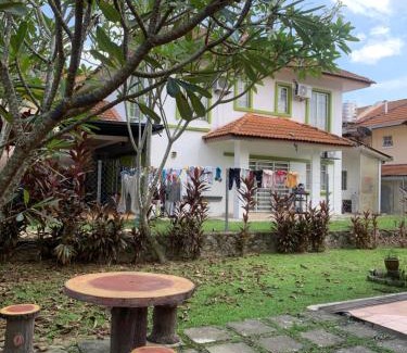 Kajang Maison | Landed 3BR near Bangi Wonderland - Wi-Fi, Netflix