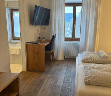 Castrisch Hôtel | Landgasthof zum Glenner