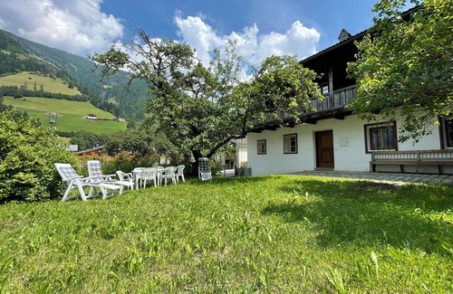 Vallarga Maison | Landhaus Schneider - Quietly situated, lovingly made and all to yourselves.