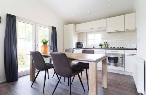 Avenhorn Chalet De Ski | ✓ Landhuis at Park Westerkogge ✓ Holiday home for 4 people ✓ Located in Berkhout (North Holland) ✓ Waterfront holiday resort ✓ Book directly at the resort