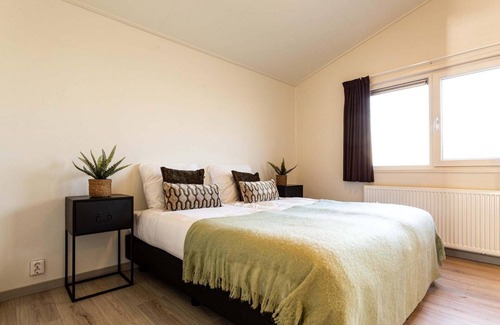 Cromvoirt Chalet De Ski | ✓ Landhuis at Résidence de Leuvert ✓ Holiday home for 4 persons ✓ Located near Den Bosch (Noord-Brabant) ✓ Near De IJzeren Man ✓ Book directly through the park