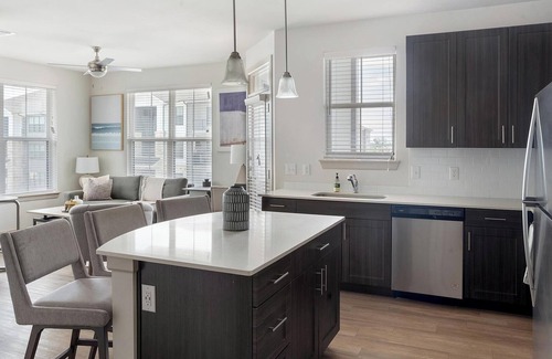 Pflugerville Appartement | Landing | Amazing 1BD, Game Room, Courtyard