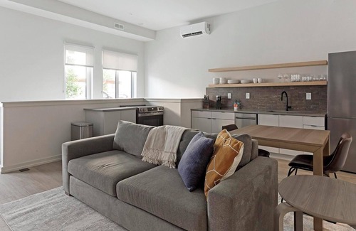 Norris Square Appartement | Landing | Amazing 1BD, Gym