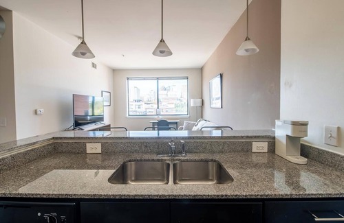 Church Hill Appartement | Landing | Amazing 1BD, Courtyard, Rooftop Lounge