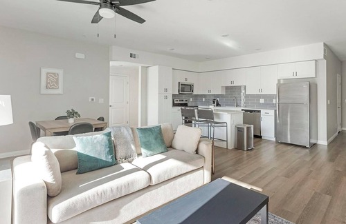 Townsite Appartement | Landing | Amazing 1BD, Rooftop Lounge, Pool