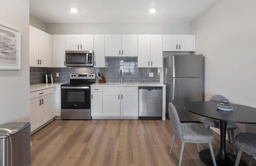 Townsite Appartement | Landing | Amazing 2BD, Pool, Rooftop Lounge